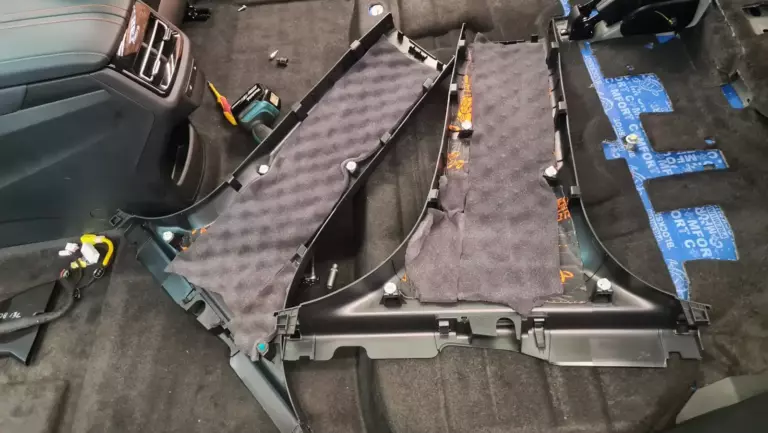 Changan Uni-K_стойка 1
