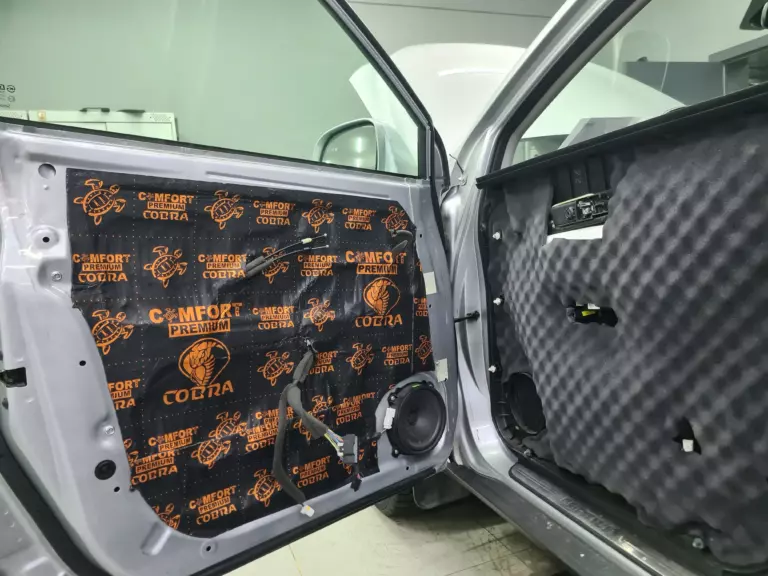 Chevrolet Captiva двер 4