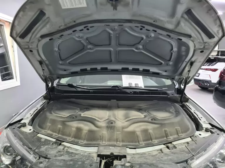 Chevrolet Captiva капот 1