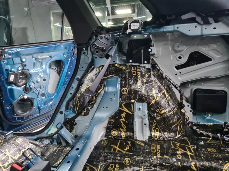 Geely Monjaro 1 баг 3