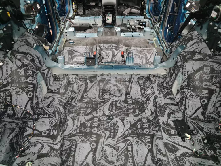 Geely Monjaro 1 баг 4