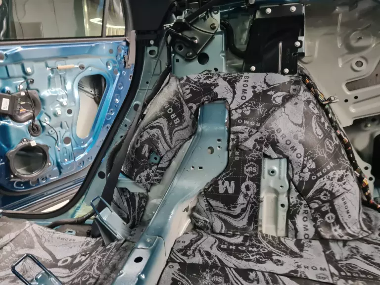 Geely Monjaro 1 баг 5
