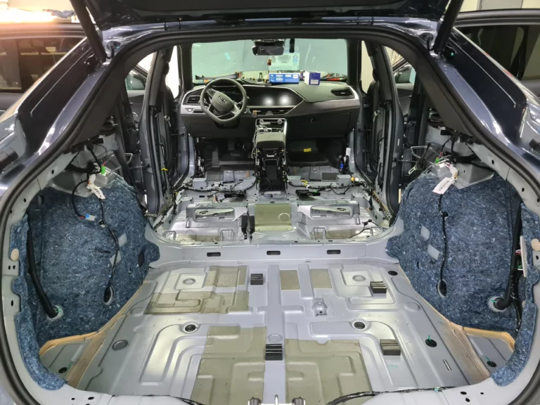 Geely Tugella пол 4