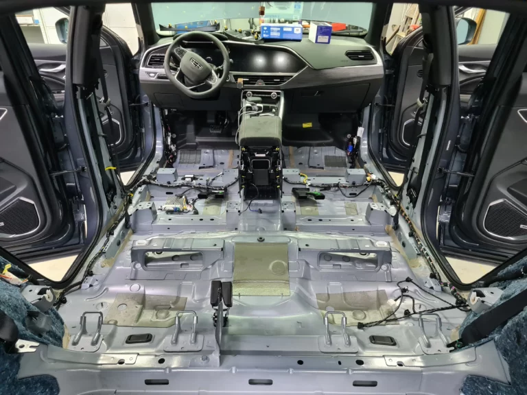 Geely Tugella пот1