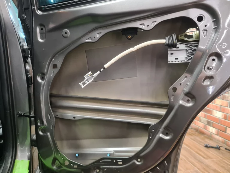 KIA Seltos двер 3