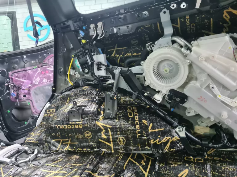 Toyota Land Cruiser Prado 250 баг 3