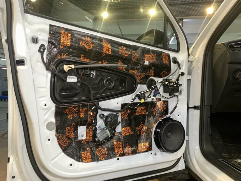 Volkswagen Tiguan 2021 двер 3