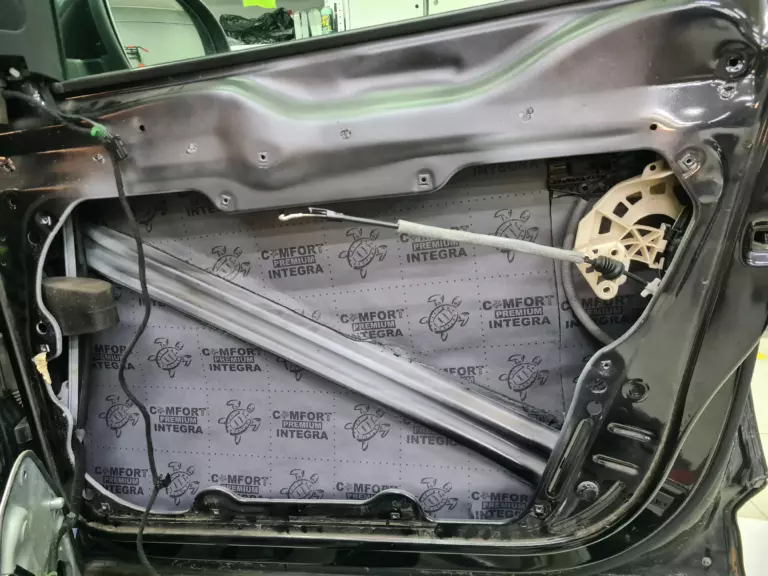 Volkswagen Tiguan двер 2