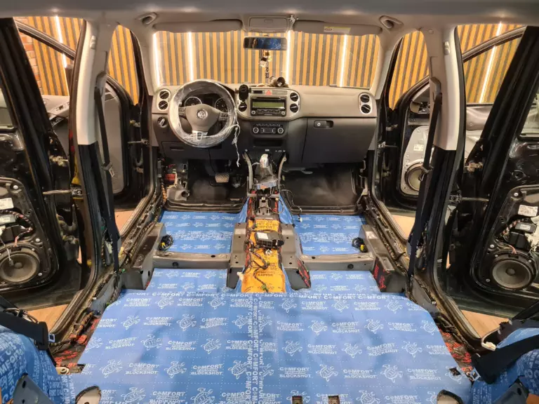 Volkswagen Tiguan пол 1