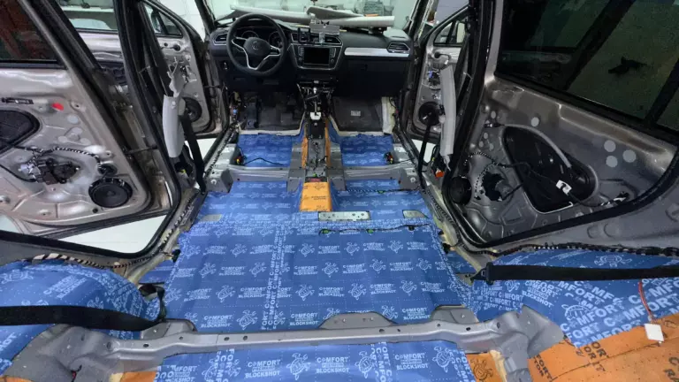 Volkswagen Tiguan пол 3