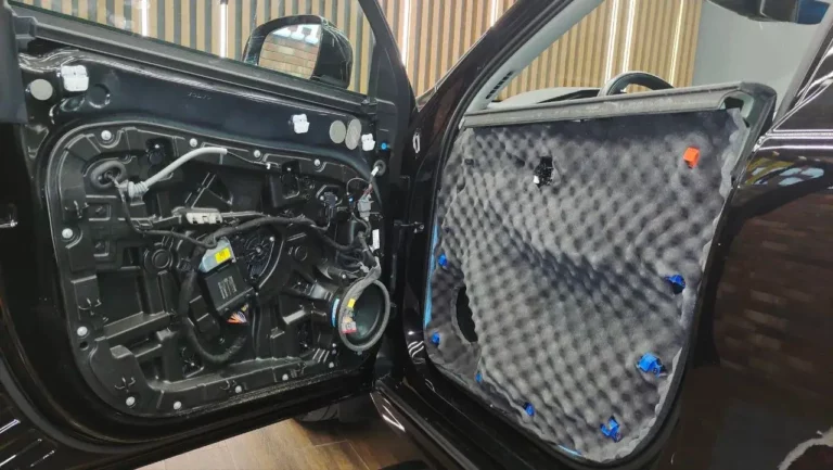 Volvo XC90 2021 двер 3