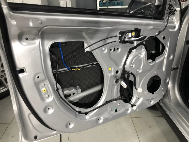 Шумоизоляция KIA Rio двер 3