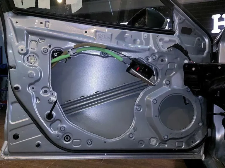 Шумоизоляция Mazda 6 двер 1