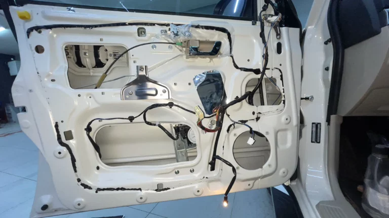 Шумоизоляция Mitsubishi Pajero двер 1 (1)
