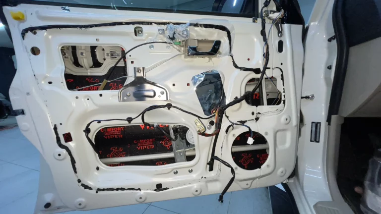Шумоизоляция Mitsubishi Pajero двер 2