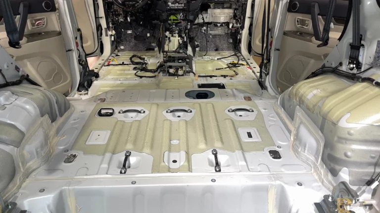 Шумоизоляция Mitsubishi Pajero пол 1 (1)