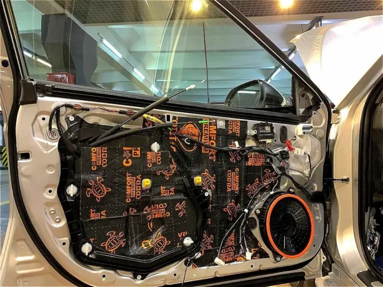 Шумоизоляция Toyota Camry 2021 двер 4